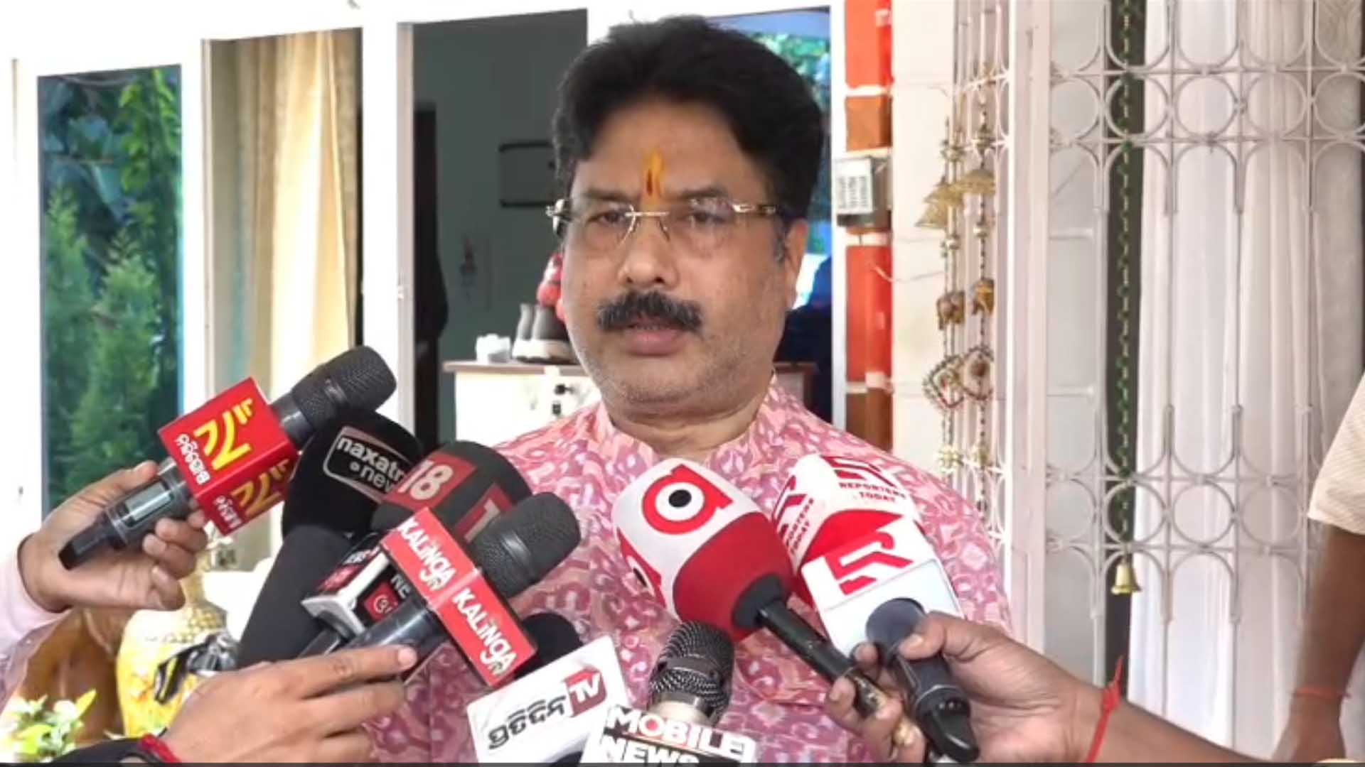 “The Urban Development Minister appealed to government officials and employees to use public transport.” Krushna Chandra Mohapatra