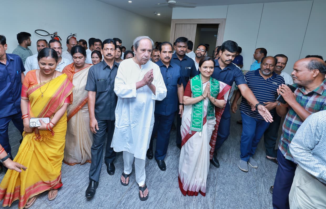 The controversial full-length film; Sujatha Karthikeyan, a conch shell
